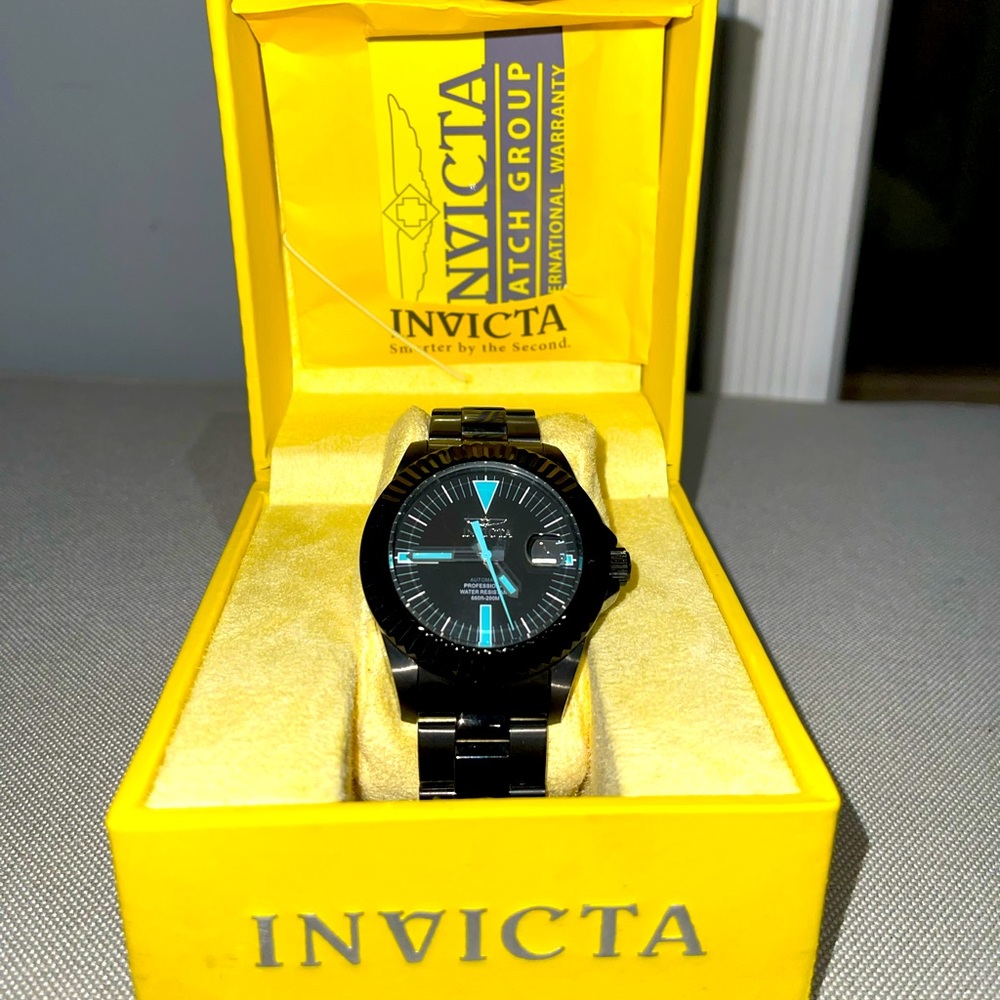 Invicta Model 16848 Mens Pro Diver Watch Black and Teal